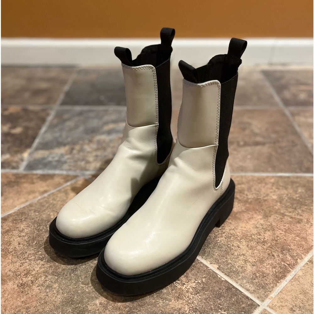 H&M Off-White Chelsea Boot